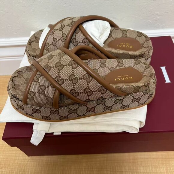 Gucci Women's GG Platform Slide Sandals - Picture 5 of 9